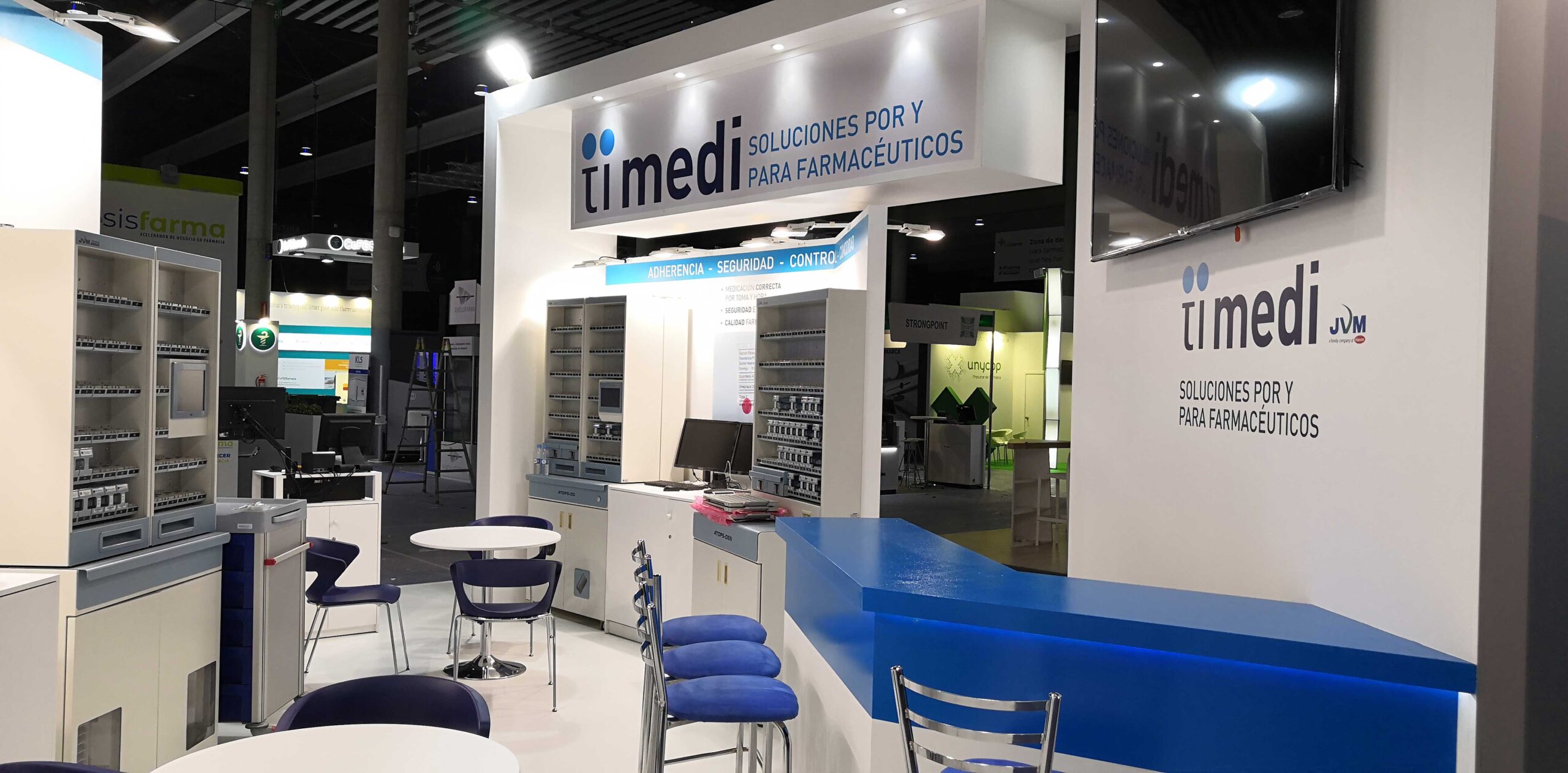 Custom-designed exhibition stand in Barcelona showcasing innovative booth design and branding elements.